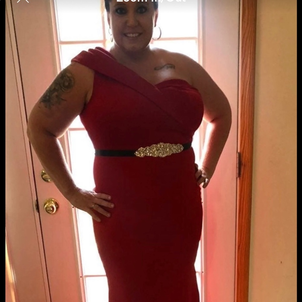 Formal red gown Sz 16 NWOT